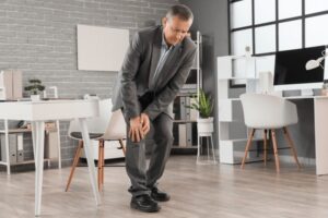 Sendi Sering Nyeri Karena Duduk Lama Di Kantor? Atasi Dengan Ini [Waktu Baca 2 Menit]